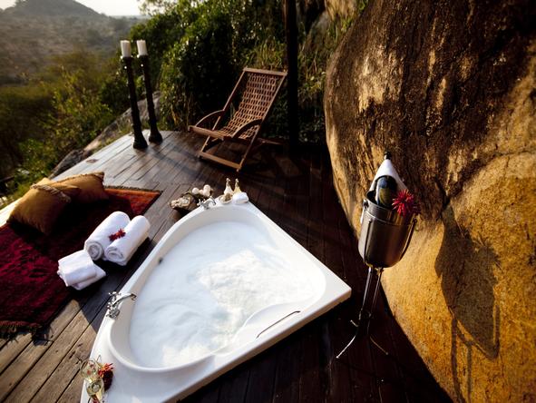 Serengeti Migration Camp - bath on deck